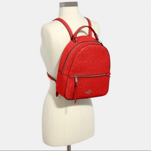 A medium backpack - Picture 3 of 11